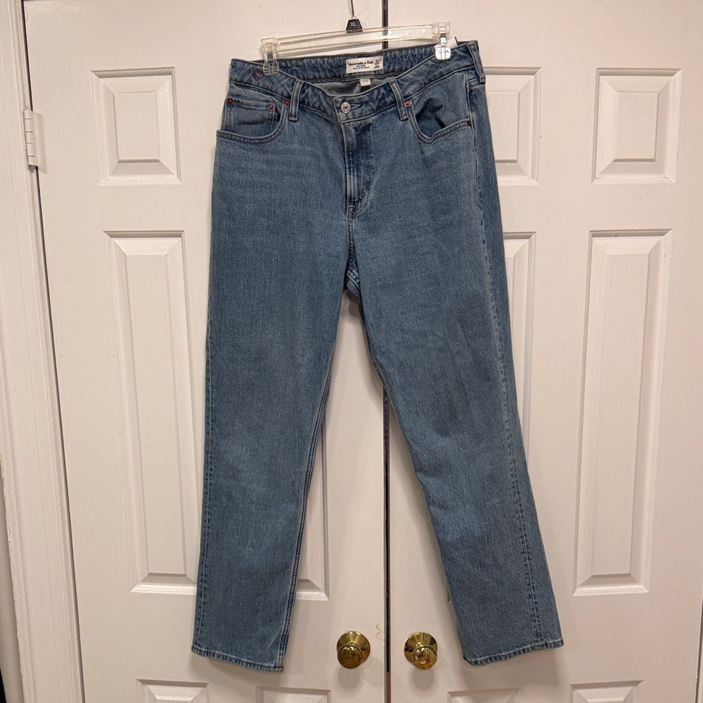 Abercrombie & Fitch Classic Mid Rise 90’s Straight Jeans Curve Love Size 31